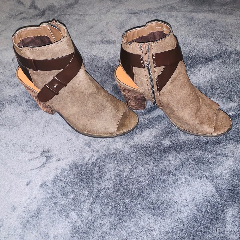 Shoes/booties